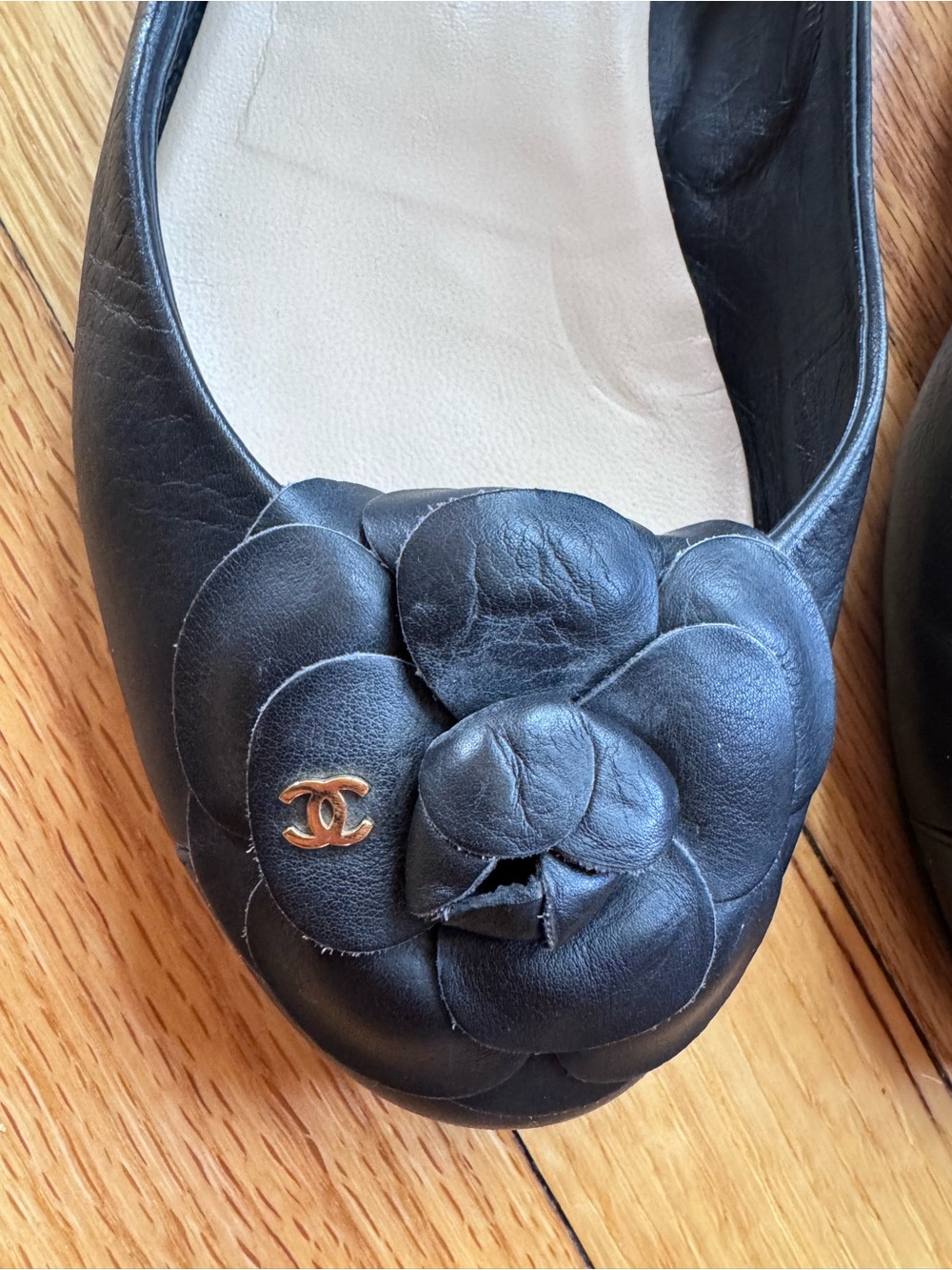 CHANEL Cambon Camellia Black Lambskin Flower Logo Ballet Flats 39.5 9 9.5 - Picture 2 of 8
